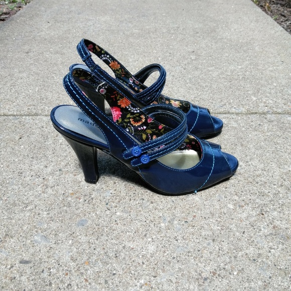 size 2 navy heels